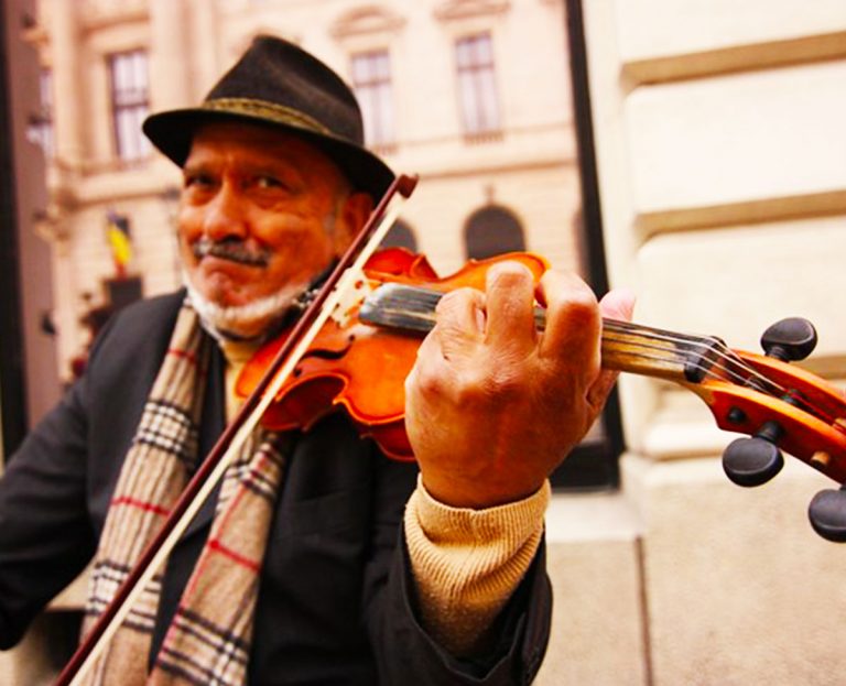 ヴァイオリニストがユラユラ揺れながらバイオリンを演奏する理由 タサカログ