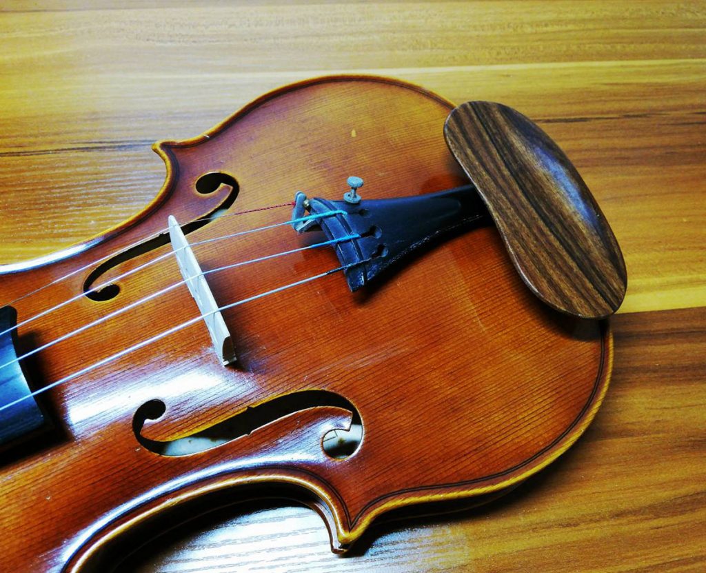 バイオリン 顎当てシタンローズ スドラド型 器材 | mediacenter
